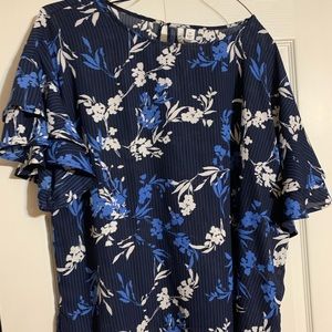 New without tags woman’s Elle blouse